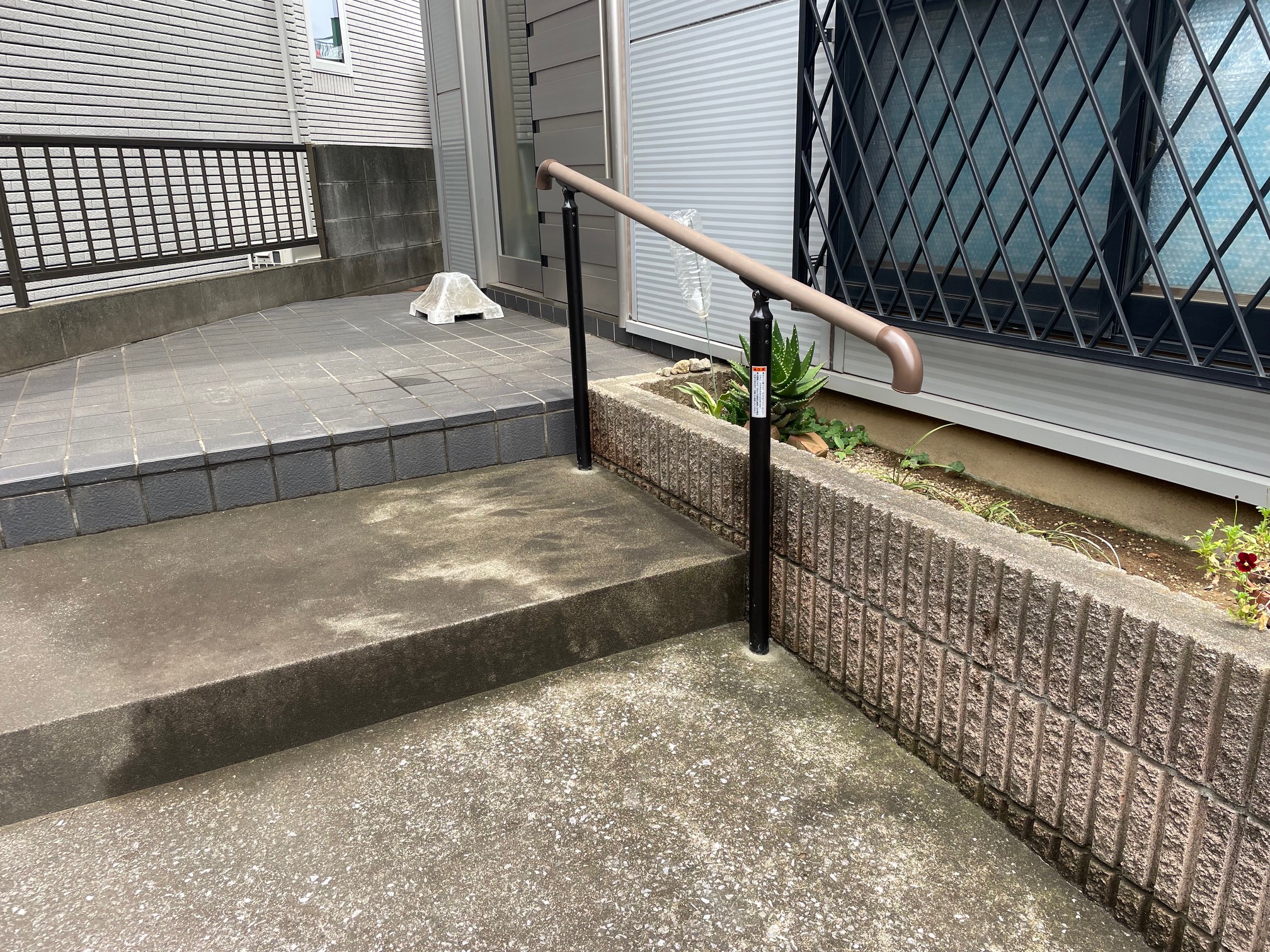 アプローチ手摺り